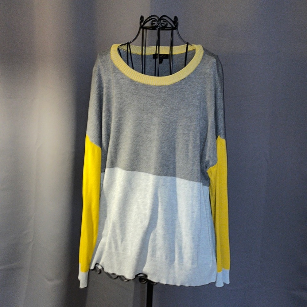 NWOT.  Gold Ray Men’s long sleeve sweater.  Size XL